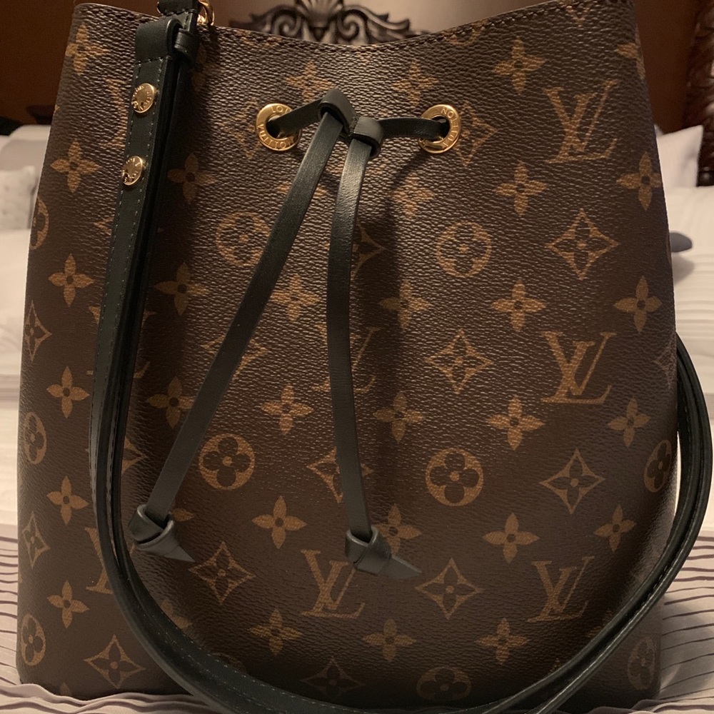 Louis Vuitton Monogram Neonoe Black Shoulder Bag